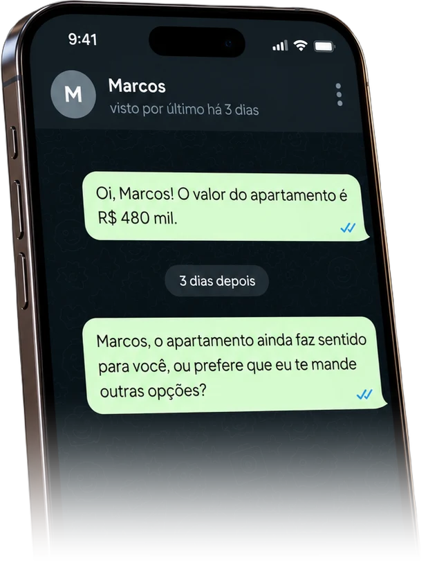 Celular mostrando uma conversa em que o corretor retoma o contato com o cliente três dias depois